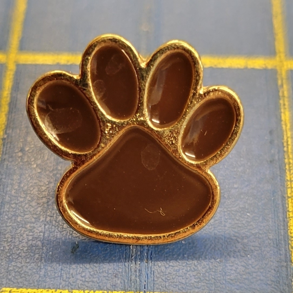 Tack Pin Dog Print 0.75"